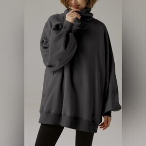 Nap women’s oversized boxy turtleneck, sweatshirt balloon sleeves, black